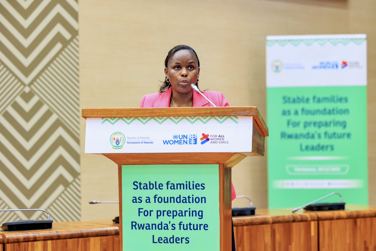 RwandaParliamnt's tweet photo. “Ni ngombwa ko twebwe abayobozi n’abakorera abaturage bose mu byiciro bitandukanye dukwiye guhora dutekereza ibishya twakora kugira ngo abagize umuryango barusheho kubana neza bagire umwanya uhagije wo gutegura abana babo kuko nibo babyeyi n’abayobozi b’ejo b’igihugu cyacu.” 
Visi Perezida w’Umutwe w’Abadepite, Uwineza Beline.