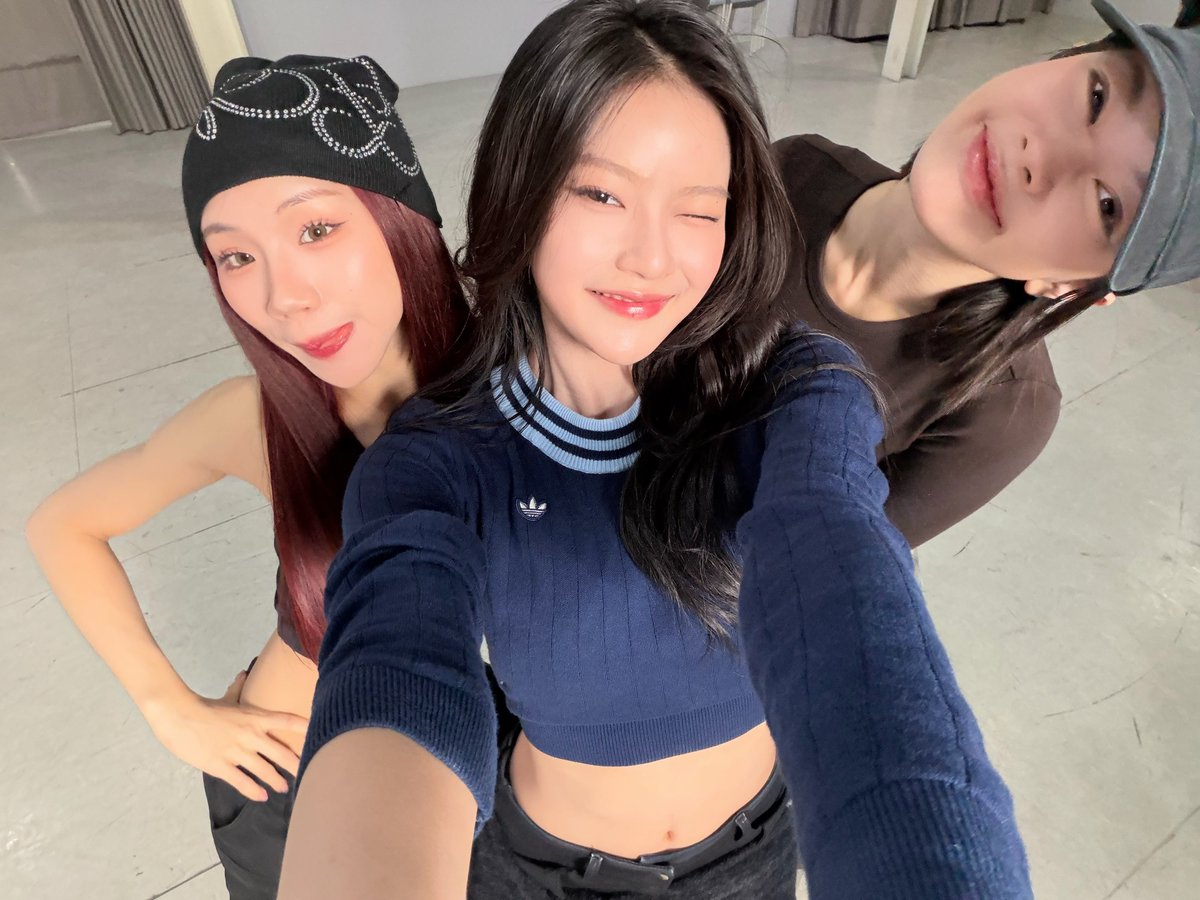 PIXXIEofficial_'s tweet image. ดู DANCE PRACTICE กันแล้วรึยางค้าบบ~ พวกหนูให้เวลาแกะท่าน้องห๊ะ ให้ได้ก่อนวันที่ 7 กุมภาพันธ์ 2569 นะคะ จะได้มาเต้นด้วยกันในคอน 2 ยังไงล่ะะ คิคิ 🤭🙌🏻

🔗 youtu.be/RCjq2hUOU-o

#PiXXiE #HUH
#PiXXiE_HUH
#HUHchallenge