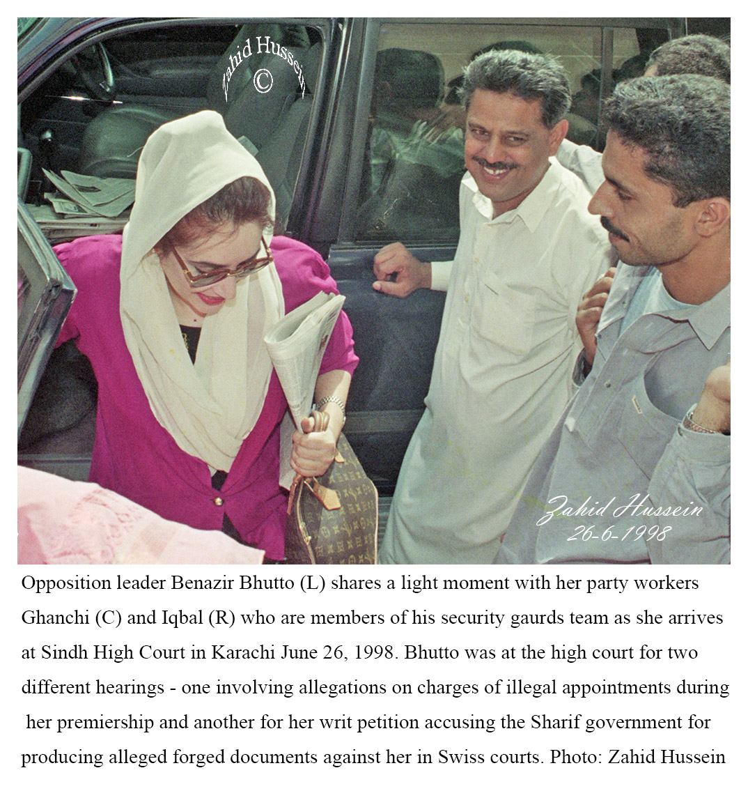 zahidpix's tweet photo. Benazir Bhutto #SMBB sharing a light moment with her party workers during her court appearance in Karchi June 26, 1998. #zahidpix https://t.co/YKJ7rZZBag