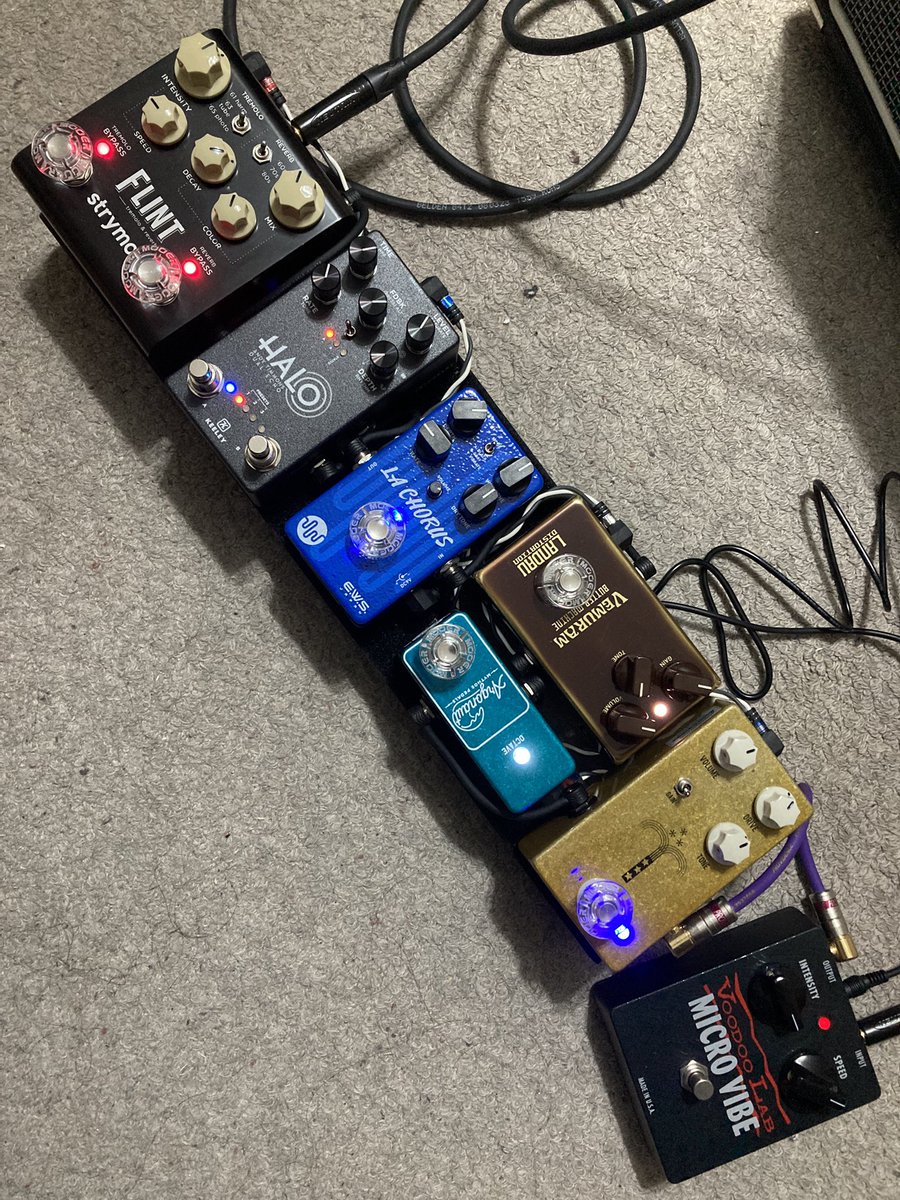 amiczonehell's tweet image. #エフェクターボード2025冬
SD9使ってた頃が一番良い音だったので戻したいと、その結果5台新調という悲劇を産んだ。
ランドウは偉大だよねって話で。
歪みは組み合わせで3種類使えてHRまでカバー。
空間系は前に出過ぎずで馴染みやすい。
飛道具のオクターブブレンドは遊び心。
詳細はAltから。