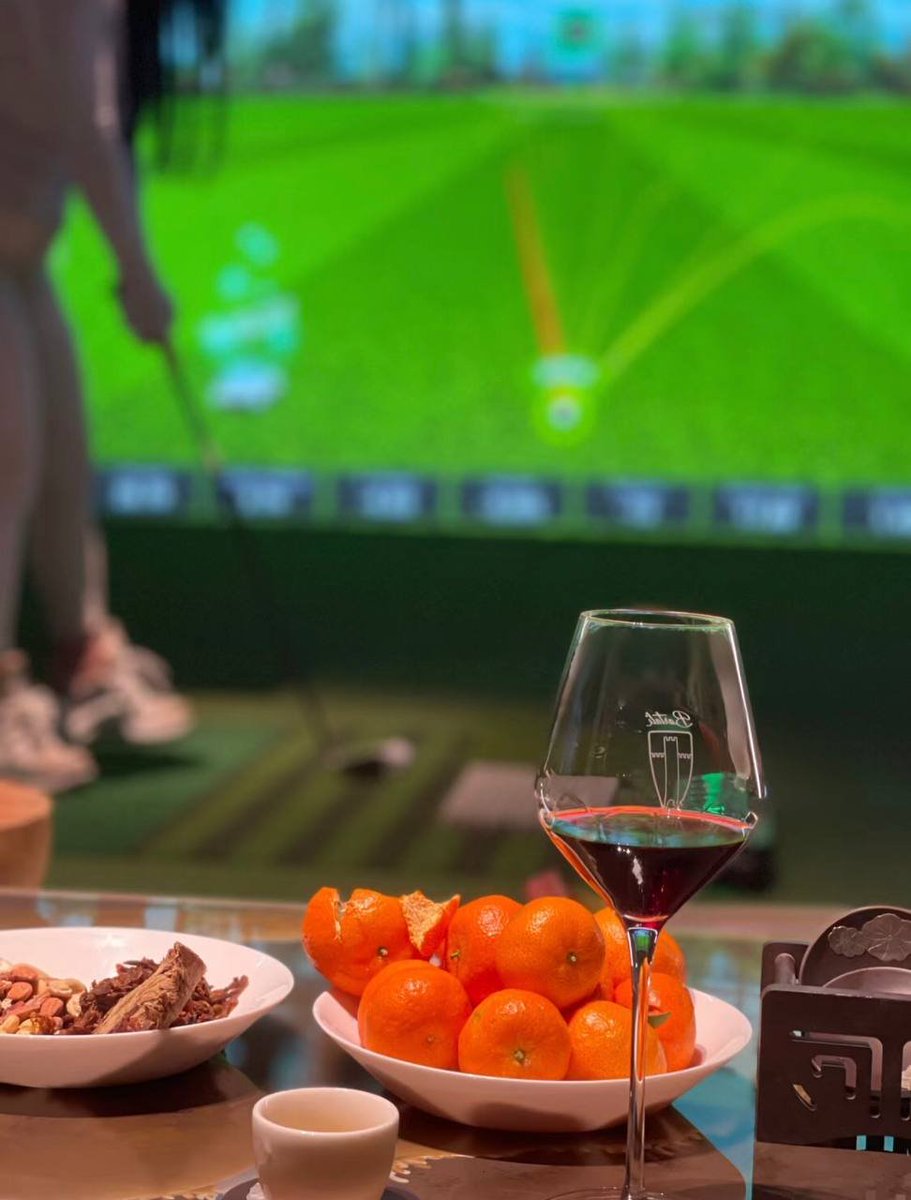 Rosina54564968's tweet image. A perfect balance of swing, sip, and unwind ⛳🍵🍷
Calm mornings, bold evenings, and timeless moments ✨
#Golf #DrinkingTea #RedWine #Lifestyle #SlowLiving #RelaxAndPlay