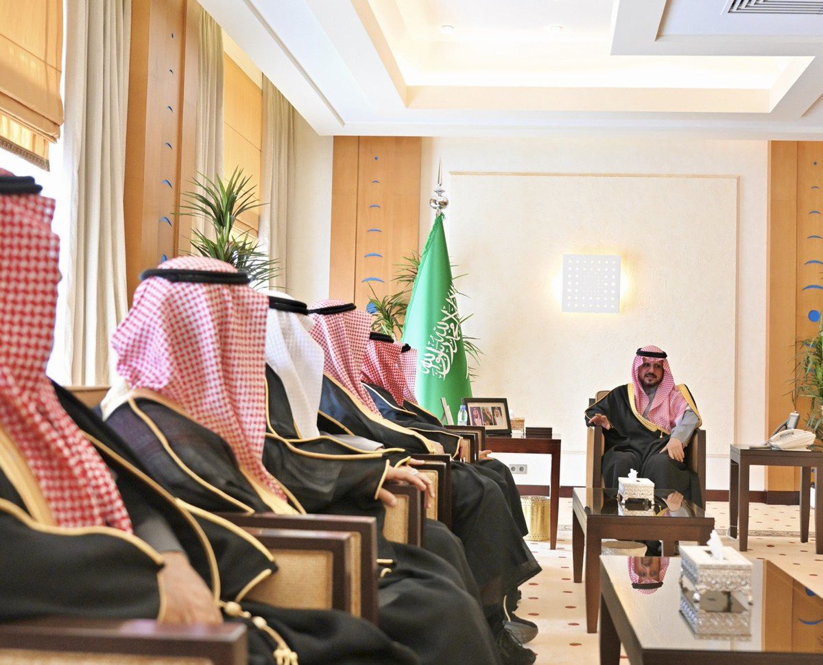 استمع سموه إلى شرحٍ عن أهداف الجمعية وخططها المستقبلية في مجال الإسكان والترميم، وما تسعى إليه من مبادرات تخدم الأسر المحتاجة، وتسهم في تحسين البيئة السكنية، وتعزيز الاستقرار الاجتماعي..

سمو #نائب_أمير_منطقة_القصيم يستقبل محافظ رياض الخبراء ورئيس مجلس إدارة جمعية مستقر للإسكان