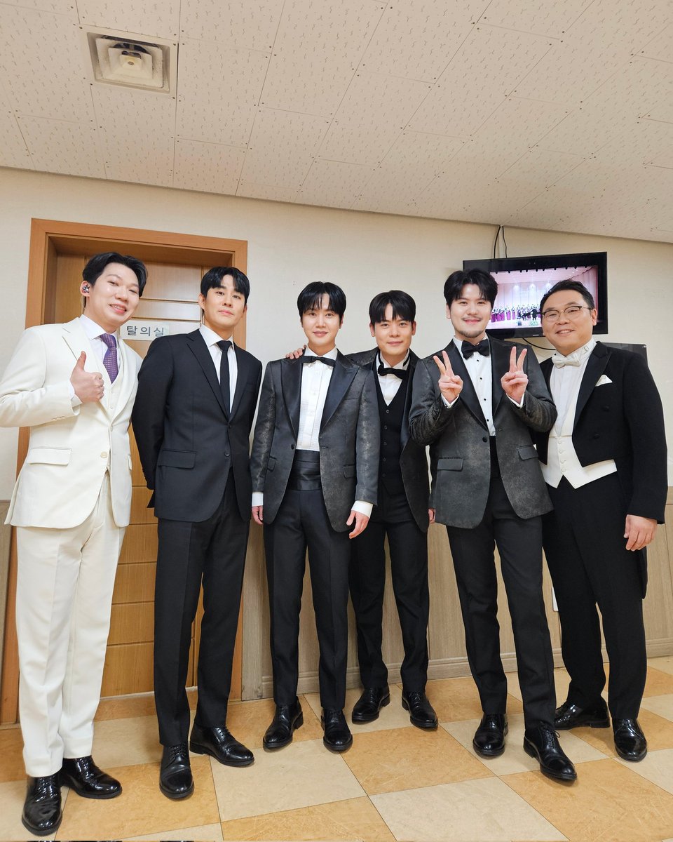 강릉시립합창단 <Adieu 2025 송년가족음악회>

2026년이 얼마 남지 않은 오늘,
라뷰와 함께할 수 있어서 너무 행복해요💝

2026년에도 오늘처럼만
짱포엠 짱라뷰 행복하기를🍀

함께해주신 강릉시립합창단,
강릉시민분들도 감사합니다

#LAPOEM #라포엠
#강릉시립합창단 #송년가족음악회
#유채훈