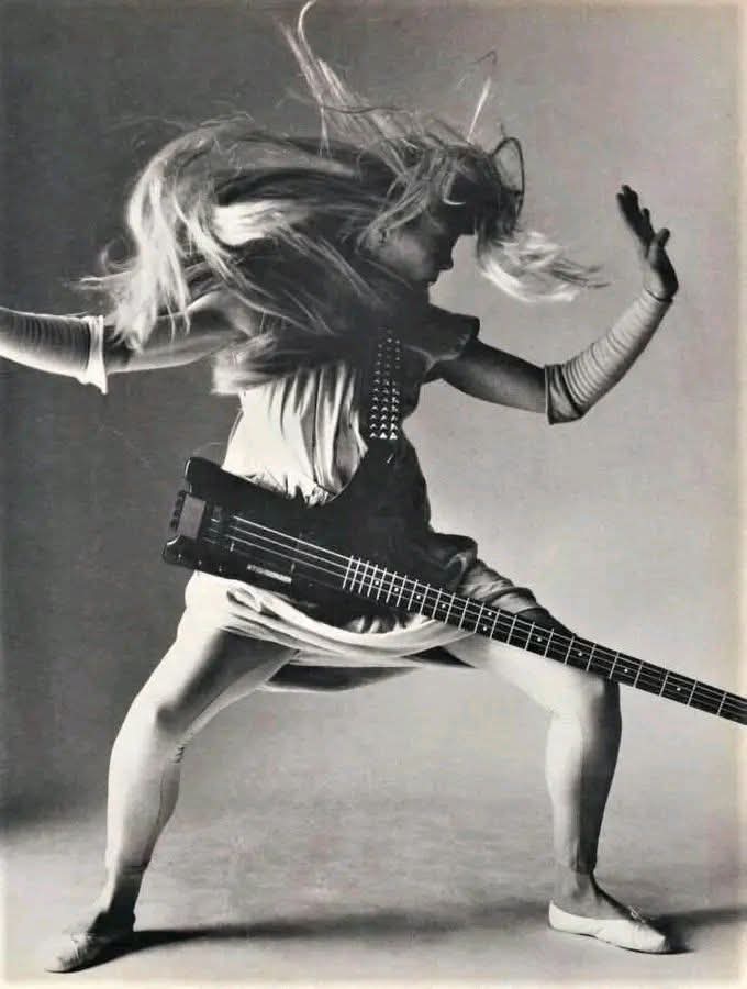 womensart1's tweet image. US band Talking Heads’ bassist, Tina Weymouth, from the August 1985 issue of Vogue #Womensart 
(Via TalkingHeads Fans FB)