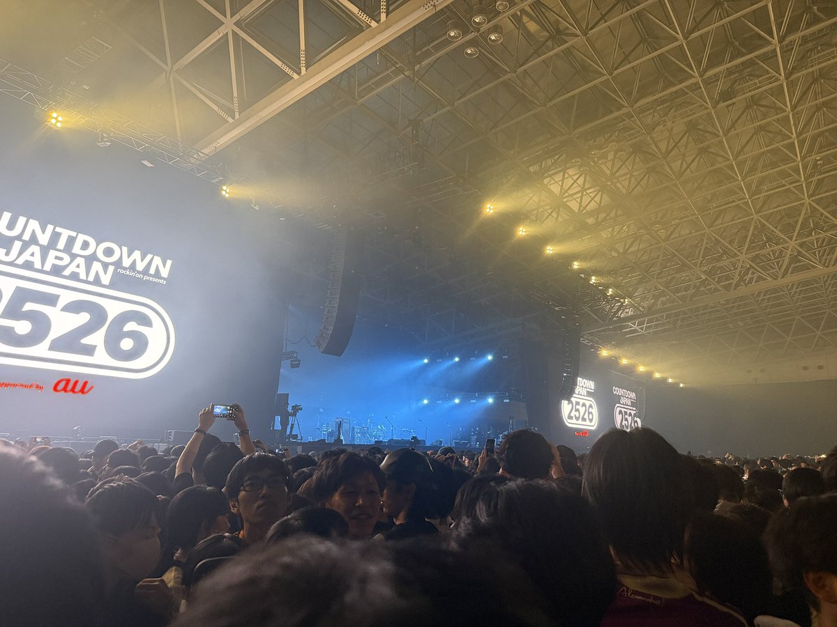chamablack79419's tweet photo. アカシアで歌詞変え
ギルドラスサビ前で愛してるぞ
天体観測イントロで裏拍オイオイ
rayの生きるのは最高だ
袖にはける前に投げキッス

生きててよかった。最高のライブ納めです。

#CDJ2526
#BUMPOFCHICKEN https://t.co/AJcmtlMjvd