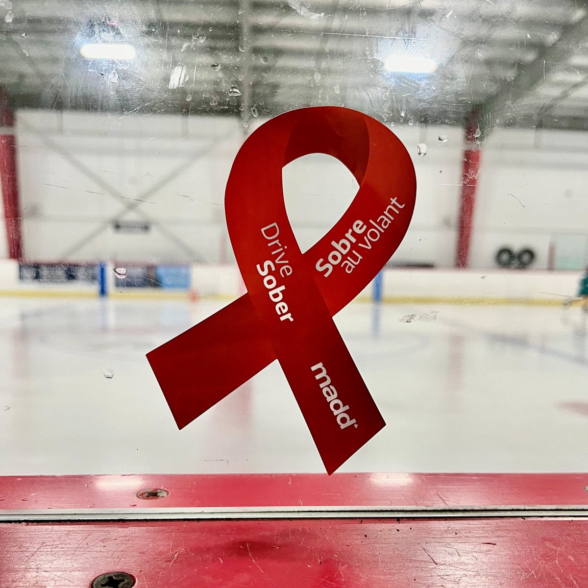 maddcanada's tweet photo. During #ProjectRedRibbon we ask Canadians to display our red ribbon or red ribbon car decal on their vehicles, keychains, purses, briefcases or backpacks, as a reminder that it is NEVER OKAY to drive drunk or drive high. https://t.co/QdaG1IUWCi
