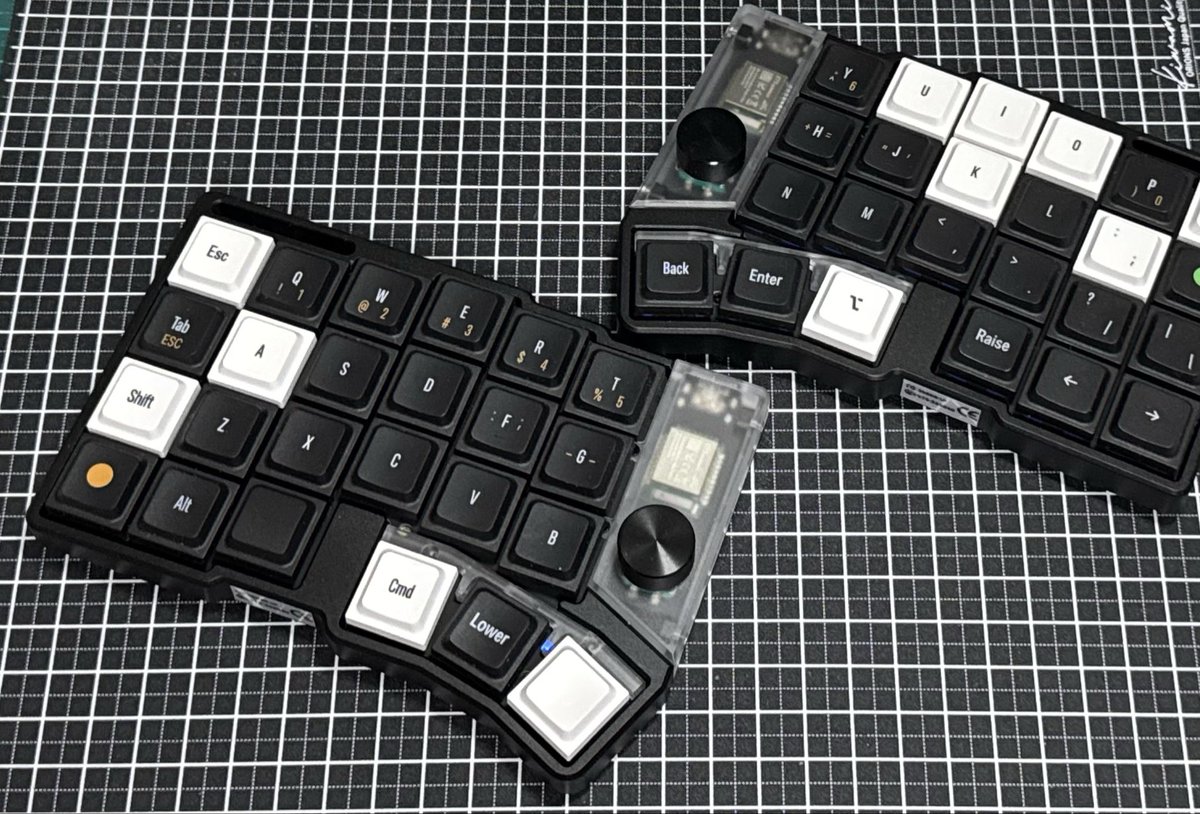 Cornix、なんとか換装完了♪
モノクロにしたら落ち着いた感じになって良き😊