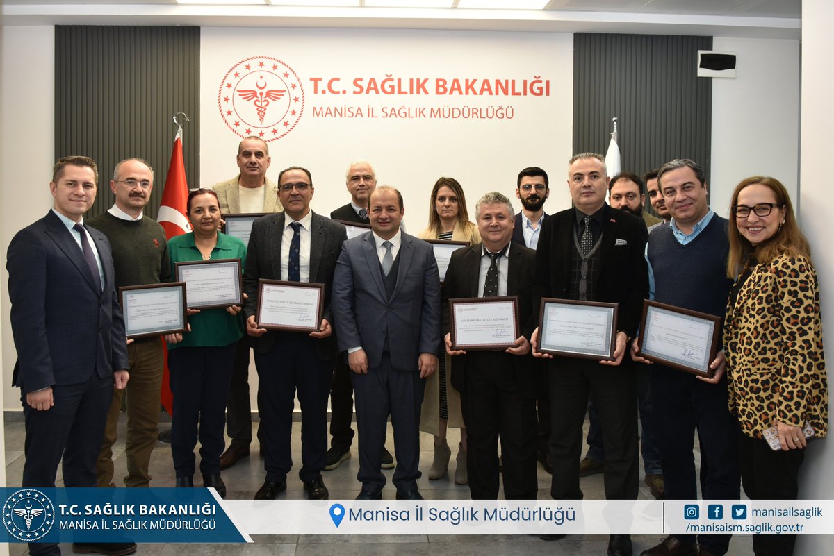 Bakanlığımızca yürütülen Beslenme Dostu ve Fiziksel Aktiviteyi Destekleyen İş Yeri Programı kapsamında Müdürlüğümüzce yapılan denetimde, belge almaya hak kazanan hastanelerimizin başhekimlerine belgeleri, İl Müdürümüz Uzm. Dr. Mehmet Fatih Zeren tarafından takdim edilmiştir.