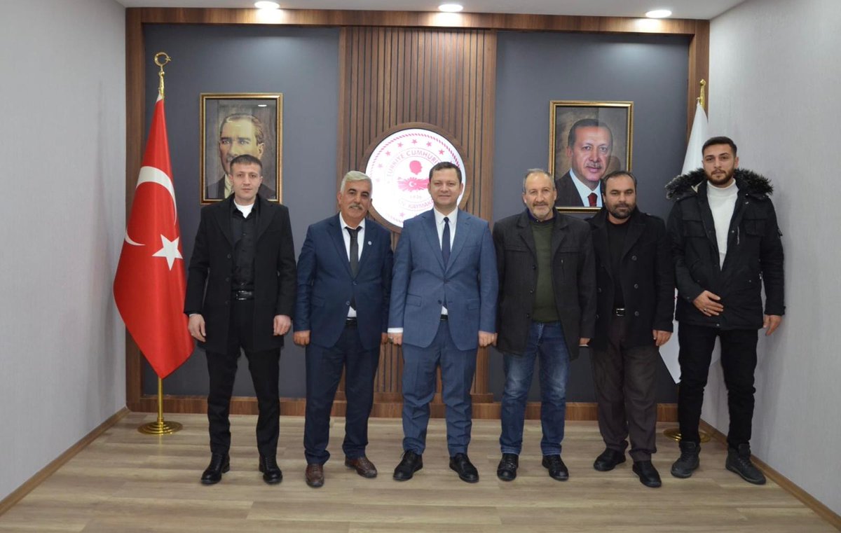 İyi Parti Tatvan İlçe Başkanı Sıddık Ateş ve beraberindekiler, Kaymakamımız <a href="/yigitydemirer/">Yiğit Yaşar Demirer</a>'i makamında ziyaret etti. 

Ziyaretten duyduğu memnuniyeti ifade eden Kaymakamımız <a href="/yigitydemirer/">Yiğit Yaşar Demirer</a>, nazik ziyaretlerinden dolayı teşekkür etti.