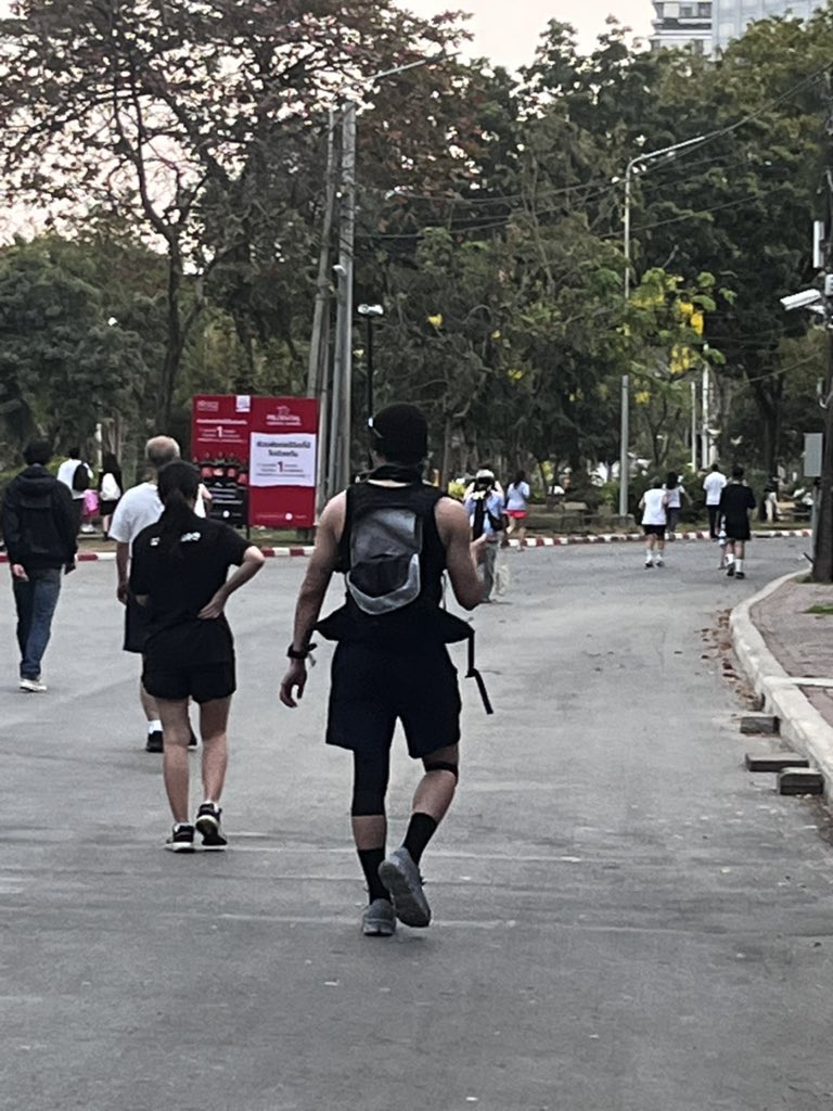 ถ่าย Vlog เดินเท้าจากเกาหลีมาไทย