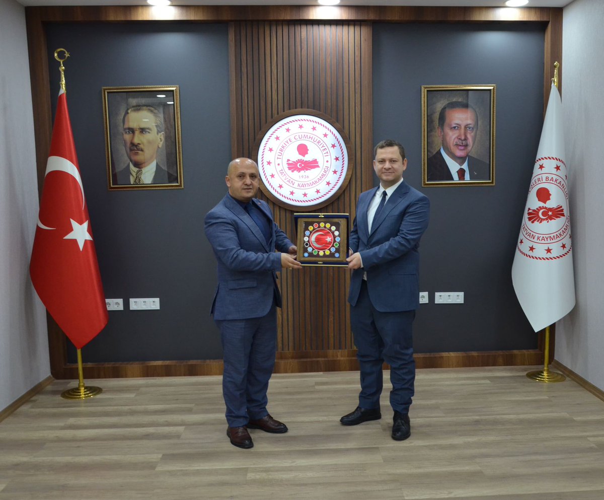 Türk Eğitim Sen Bitlis Şube Başkanı Nedim Emektaroğlu ve yeni yönetim kurulu üyeleri, Kaymakamımız <a href="/yigitydemirer/">Yiğit Yaşar Demirer</a>'i makamında ziyaret etti. 

Ziyaretten duyduğu memnuniyeti ifade eden Kaymakamımız <a href="/yigitydemirer/">Yiğit Yaşar Demirer</a>, nazik ziyaretlerinden dolayı teşekkür etti.