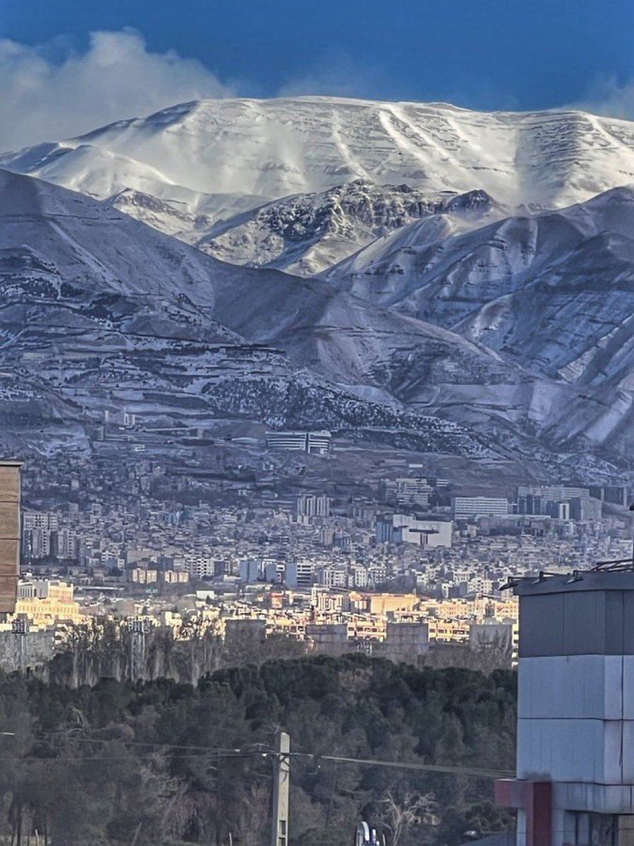 NiohBerg's tweet image. Symbolic:

With the uprising in Iran, Tehran's pollution has finally cleared and the skies are blue.

It is a beautiful day.