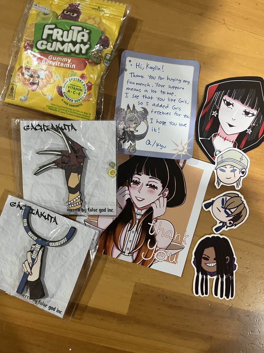 evecosu's tweet photo. AAA THANK YOU SO MUCH THESE ARE WAY BIGGER THAN I THOUGHT THANK YOU FOR GRIS ASWELL THIS IS SO SWEET @falsegod_inc https://t.co/VQsExM9ekF