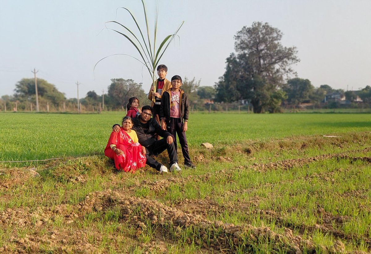 छुट्टियो मे अधिकतर लोग अपने बच्चो को हिल स्टेशन,रेगिस्तान, बर्फीली जगह ले जाते है मेने अबकी बार अपने गांव,खेत व अपने परिवार के साथ छुट्टिया मनाने का मन बनाया, सब खुश #hometown #bundi
<a href="/VinoBhojak/">Vinod Bhojak</a> <a href="/BalkaurDhillon/">Balkaur Singh Dhillon</a> <a href="/triptidaudsar/">Tripti Singh 🇮🇳</a> <a href="/jaina111/">Ashish Jain/आशीष जैन</a> <a href="/anandthakore/">Anand Thakore</a> <a href="/arvindchotia/">Arvind Chotia</a> <a href="/AnjuJhang/">Anju choudhary</a>