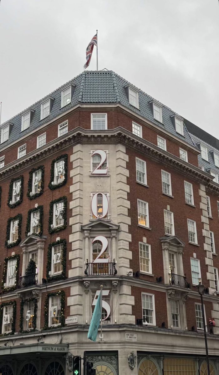 gasaq__'s tweet image. احبك .. ولا فكرت في يوم من الايام
يجي يوم من الايام ماعاد احبك فيه