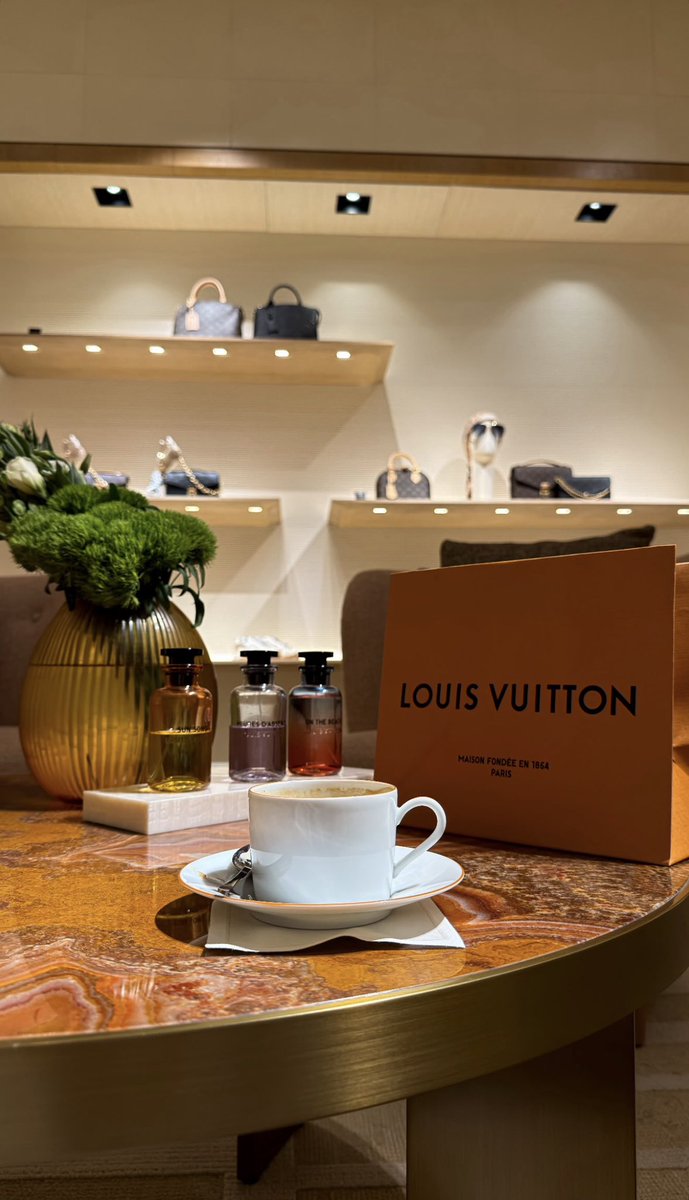 gasaq__'s tweet image. احبك .. ولا فكرت في يوم من الايام
يجي يوم من الايام ماعاد احبك فيه