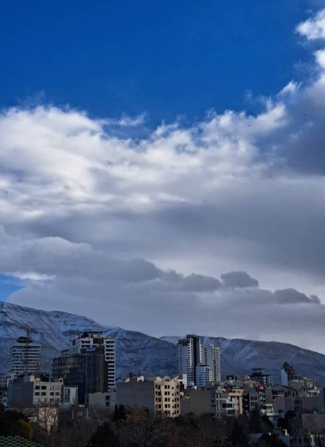 IranNewsJa's tweet image. 📸テヘラン、本日朝の降雪後❄️

#テヘラン #雪景色 #Iran #Tehran #イラン　#Snow