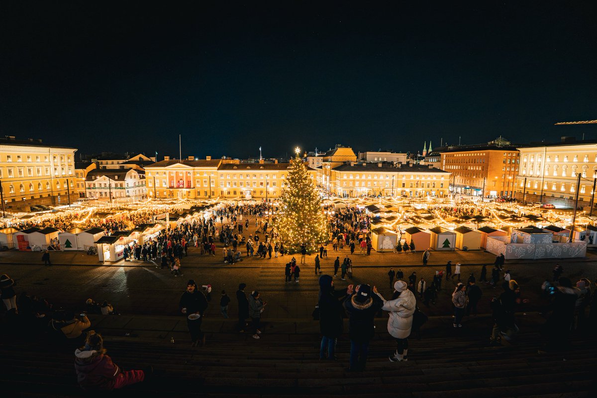 maenatsuno's tweet photo. Christmas Market in Helsinki. 
ヘルシンキのクリスマスマーケット

とってもきれいでした✨🎄✨

#Helsinki #Finland
#ヘルシンキ #フィンランド https://t.co/Pbfea7RnIC