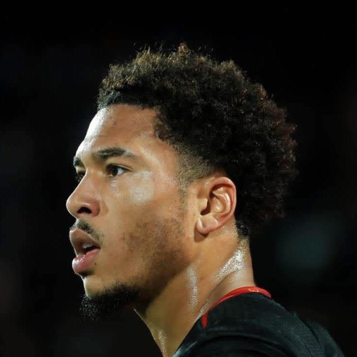 🇨🇲 David Pagou encense Danny Namaso

« Dès son arrivée dans la tanière, j’ai senti un joueur habité par ce maillot. (La première impression qu’il m’a donnée est que c’est quelqu’un qui avait envie de porter ce maillot […]) Alors je l’ai appelé et je lui ai dit : mon petit, tu as