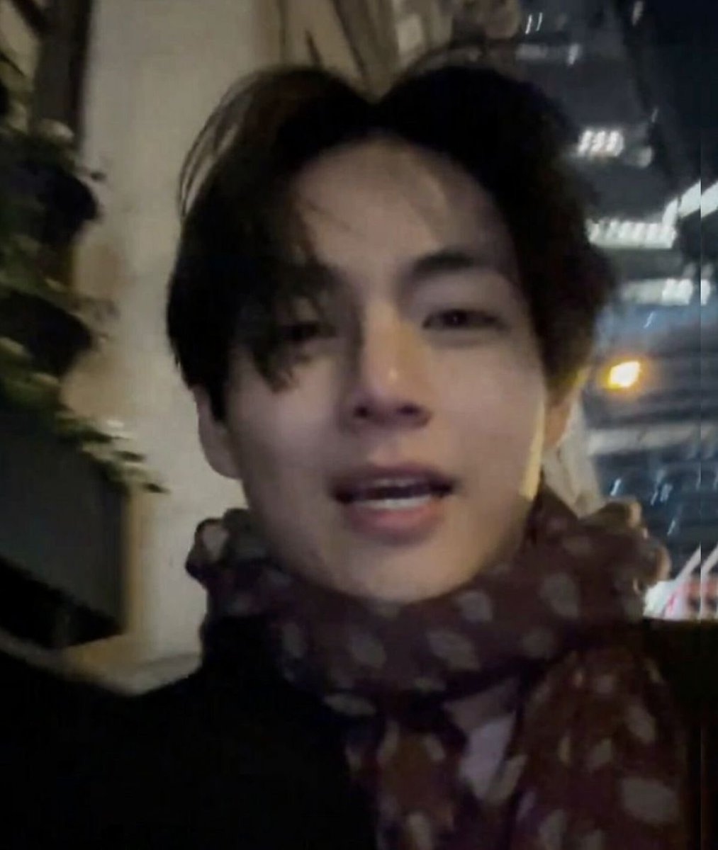 tinyjoonnie's tweet image. a very happy birthday to taetae 🥹🐻💜
#HappyBirthdayV