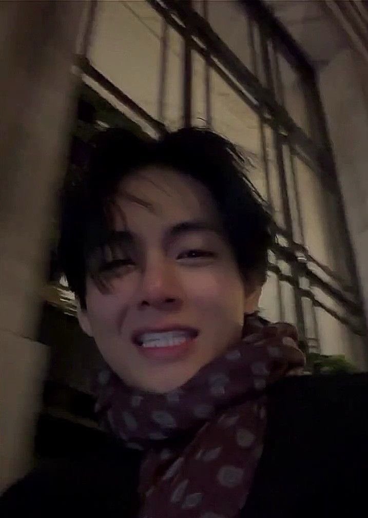 tinyjoonnie's tweet image. a very happy birthday to taetae 🥹🐻💜
#HappyBirthdayV