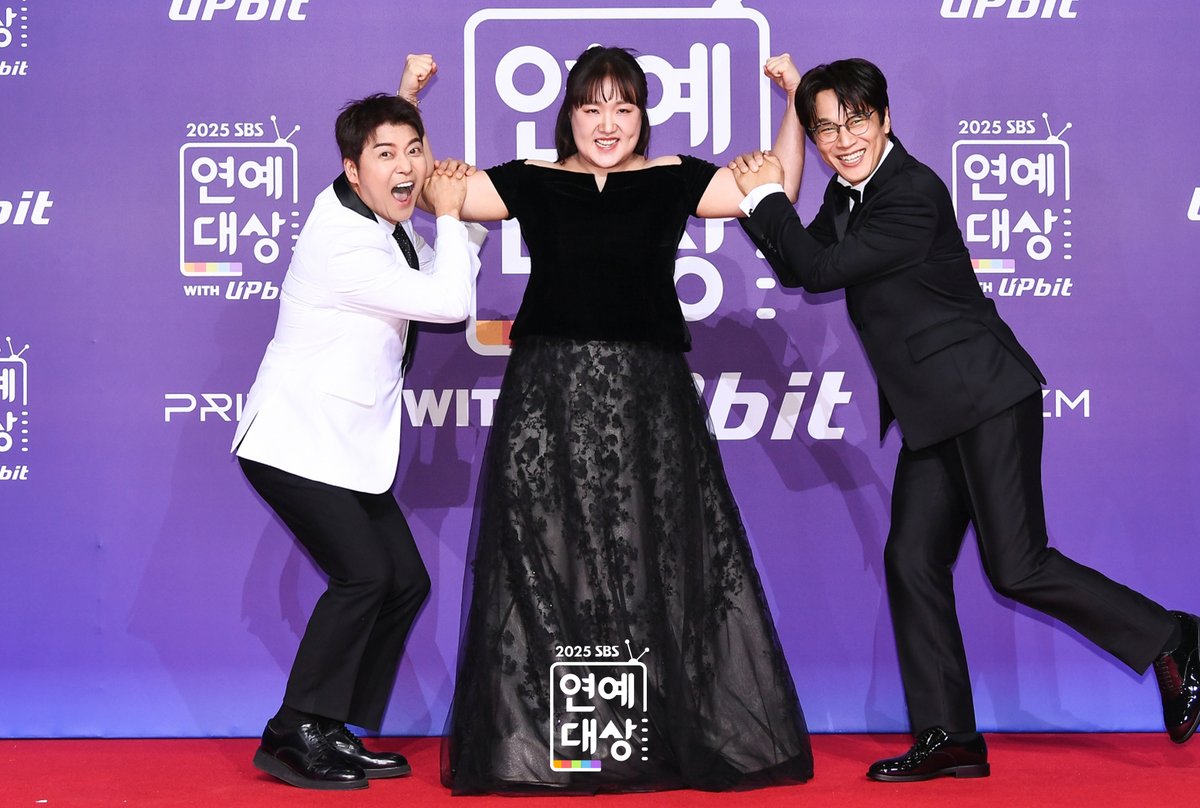 SBSNOW's tweet photo. <2025 SBS 연예대상> 포토월
오늘 밤 예능 대축제를 빛낼 주인공들🌟

#SBS연예대상 #2025SBS연예대상
#SBS예능 #연예대상
#틈만나면, #WheneverPossible
#런닝맨 #RunningMan
#한탕프로젝트마이턴 #MyTurn
#미운우리새끼 #MyLittleOldBoy 
#신발벗고돌싱포맨 #InvitationfromBachelorsAgain
#동상이몽2너는내운명 #youaremydestiny
#골때리는그녀들 #ShootingStars
#우리들의발라드 #TheBalladofUs