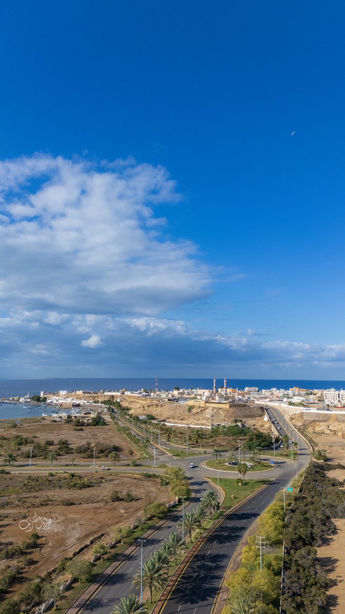 محافظة #الوجه… حيث يحكي البحر ذاكرة المدينة، 
وتتنفس البيوت القديمة عبق التاريخ، 
ويكتب الغيم فصلاً جديداً من الجمال
،،
 #تصويري #عدستي #تبوك