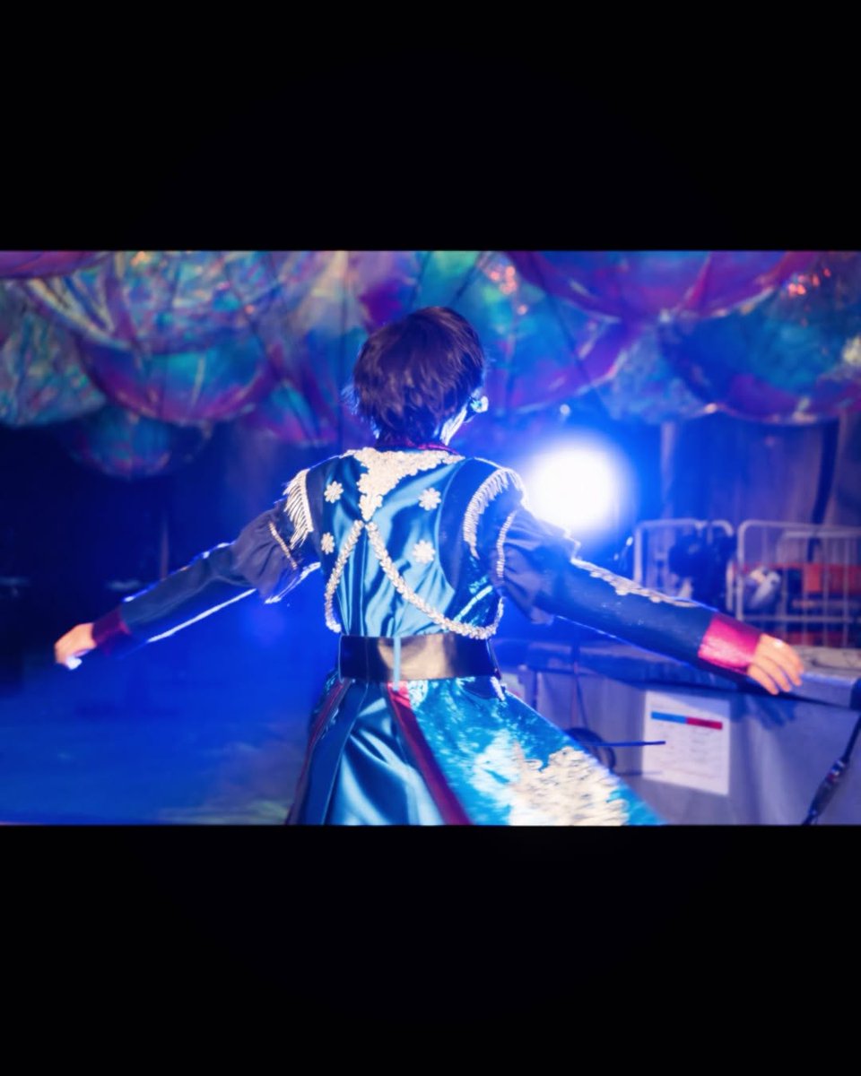 阿部亮平 Instagram ターコイズ衣装めっちゃ好き！ 明日の生配信楽しみ😆