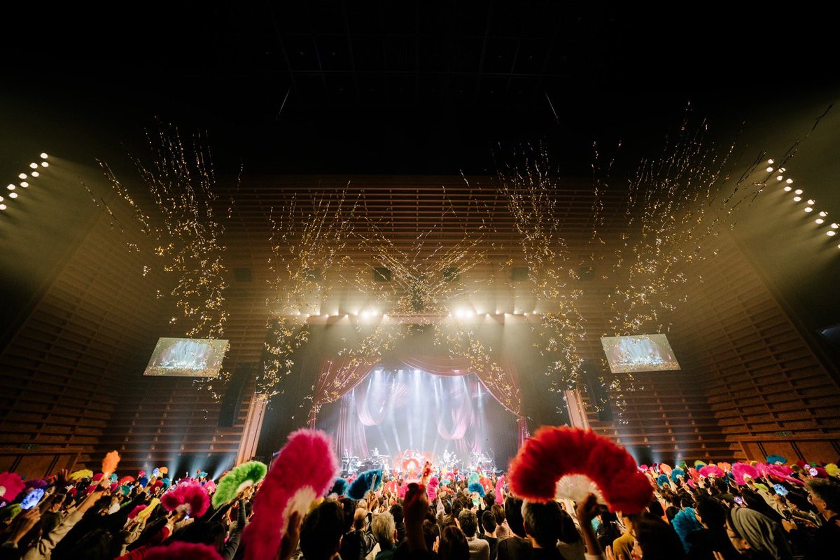 kotaro_drums's tweet photo. 2025/12/29
葉加瀬太郎さんのコンサートツアー2025
最終公演に和太鼓で参加させて頂きました！

オープニングの「MATSURI」、アンコールの「万讃歌」の2曲参加させて頂きました！

そして、今回のライブが
1月4日BS朝日夜9時から放送されます📺
ぜひご覧ください！！

 https://t.co/0Afo5d3dZI https://t.co/1EC7leRswK