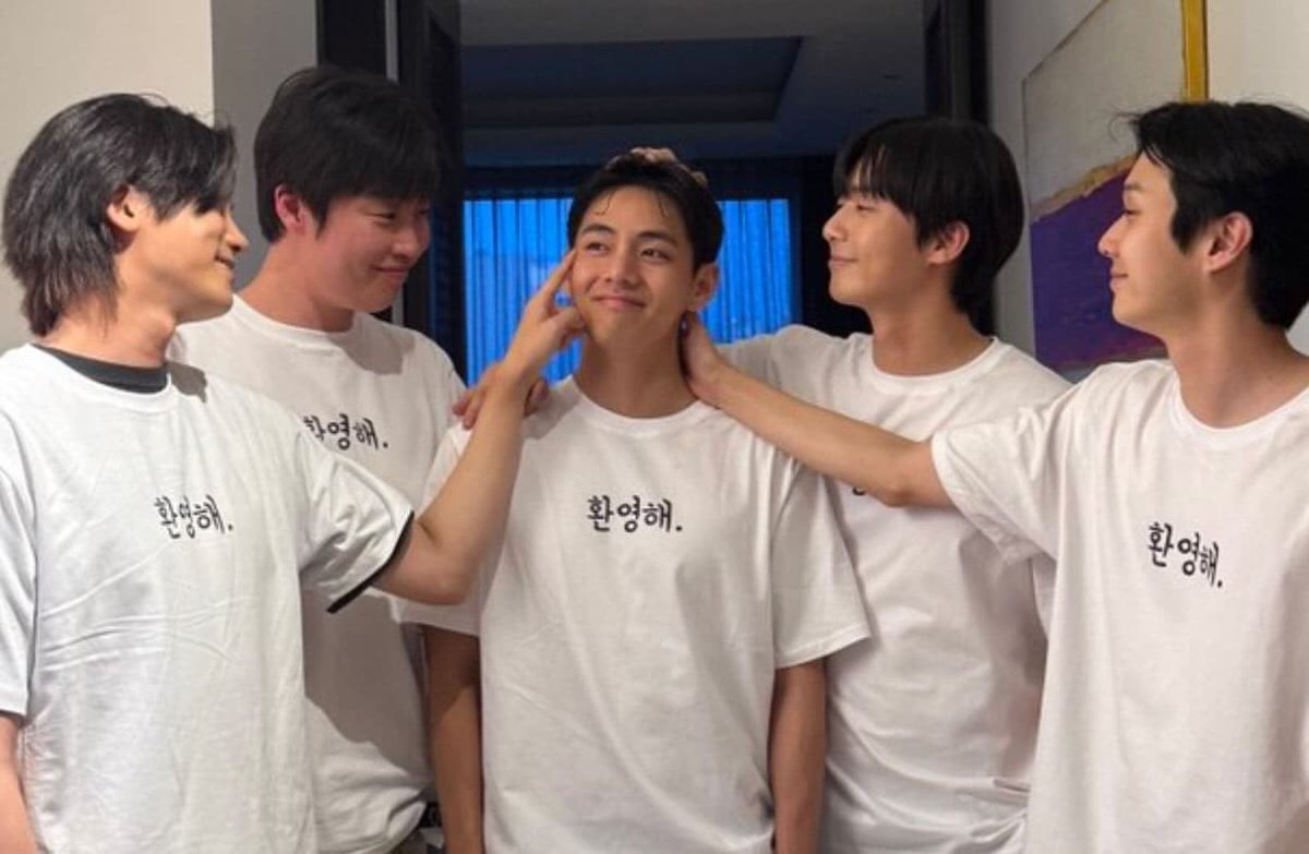 Wooga family is so special. Despite each of them being so busy with schedules, they personally came to Taehyung’s house to cook for him and spend his birthday with him at the strike of midnight.

Thank you so much to Wooga Squad for taking care of Taehyung! 💜