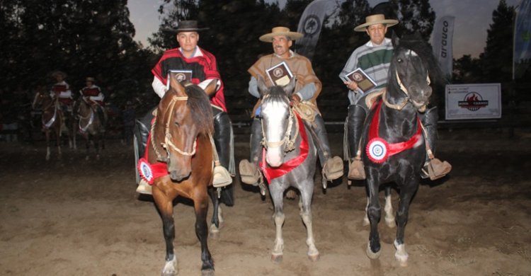 Equipo De Repente logró emocionante victoria en la Aparta de Ganado en Carampangue #Caballoyrodeo tinyurl.com/4vz6hd4j