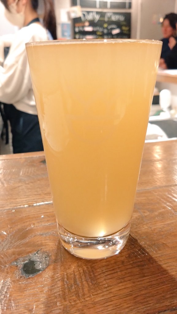 Y.Y.G. Brewery「Down Under」(NZ Session IPA_5.0%)
ネルソン、ラカウ、パシフィカと2025収穫のNZ産ホップのみ使用とのこと。飲みくち軽やか麦香よくピーチ、白ブドウみフルーティさ。うまい！