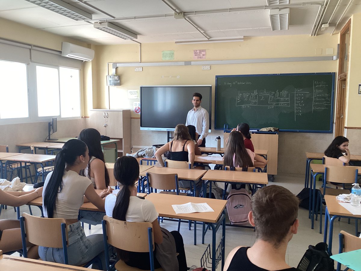 Este 2025 volvimos a llevar el Trabajo Social a espacios donde no siempre está, con método y evaluación. Proyectos de coeducación, absentismo y emprendimiento social con resultados. Dos premios lo confirmaron, pero lo importante es el impacto generado. En 2026 más y mejor