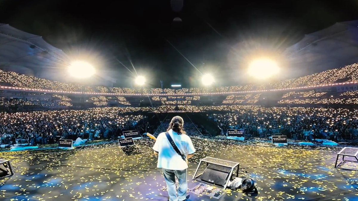 carpediemk1219d's tweet image. 영원에 가까운 시간 동안 오래오래
별들 앞에서 지금처럼 빛나주기를✨