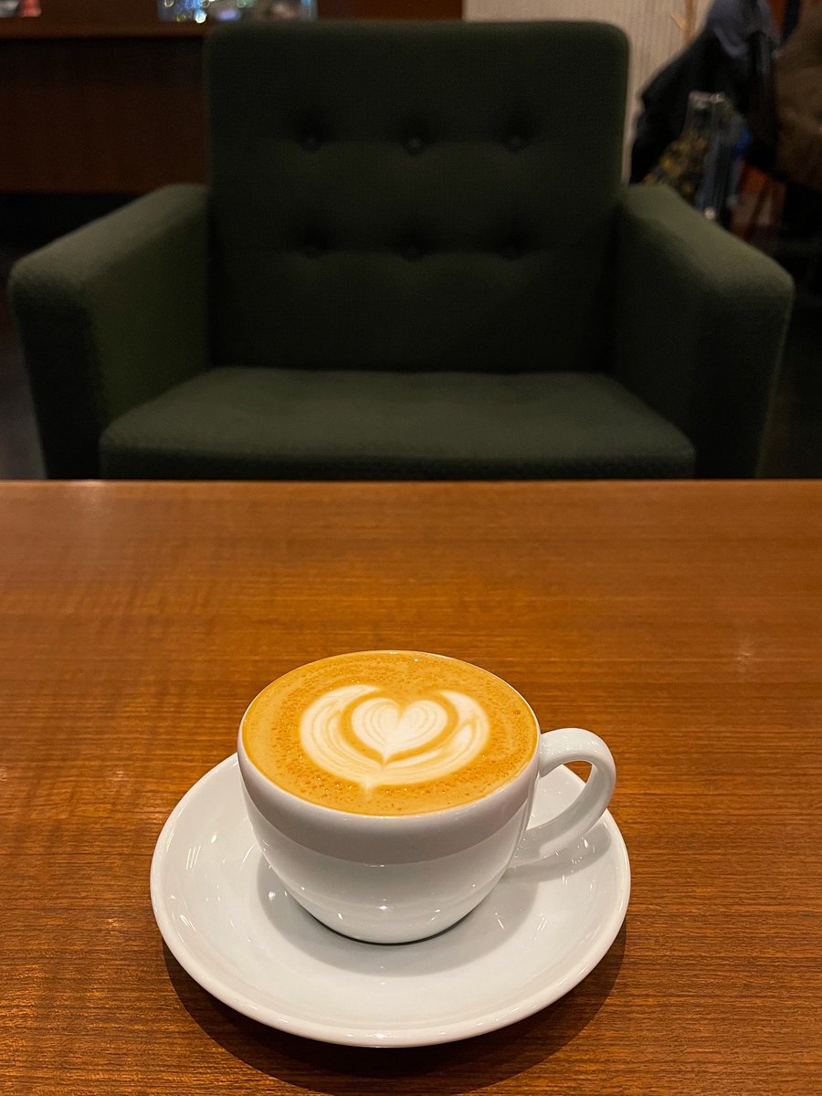 campneko's tweet photo. #FUGLEN FUKUOKA で今年のコーヒー納め。
自宅のグラインダーを新しくしたいなあ、と思いながら、まあでもそんなに味の違いがわかるほど繊細な舌でもないしな…とぼんやりしていた一年でした。 https://t.co/phz3QFRcVJ
