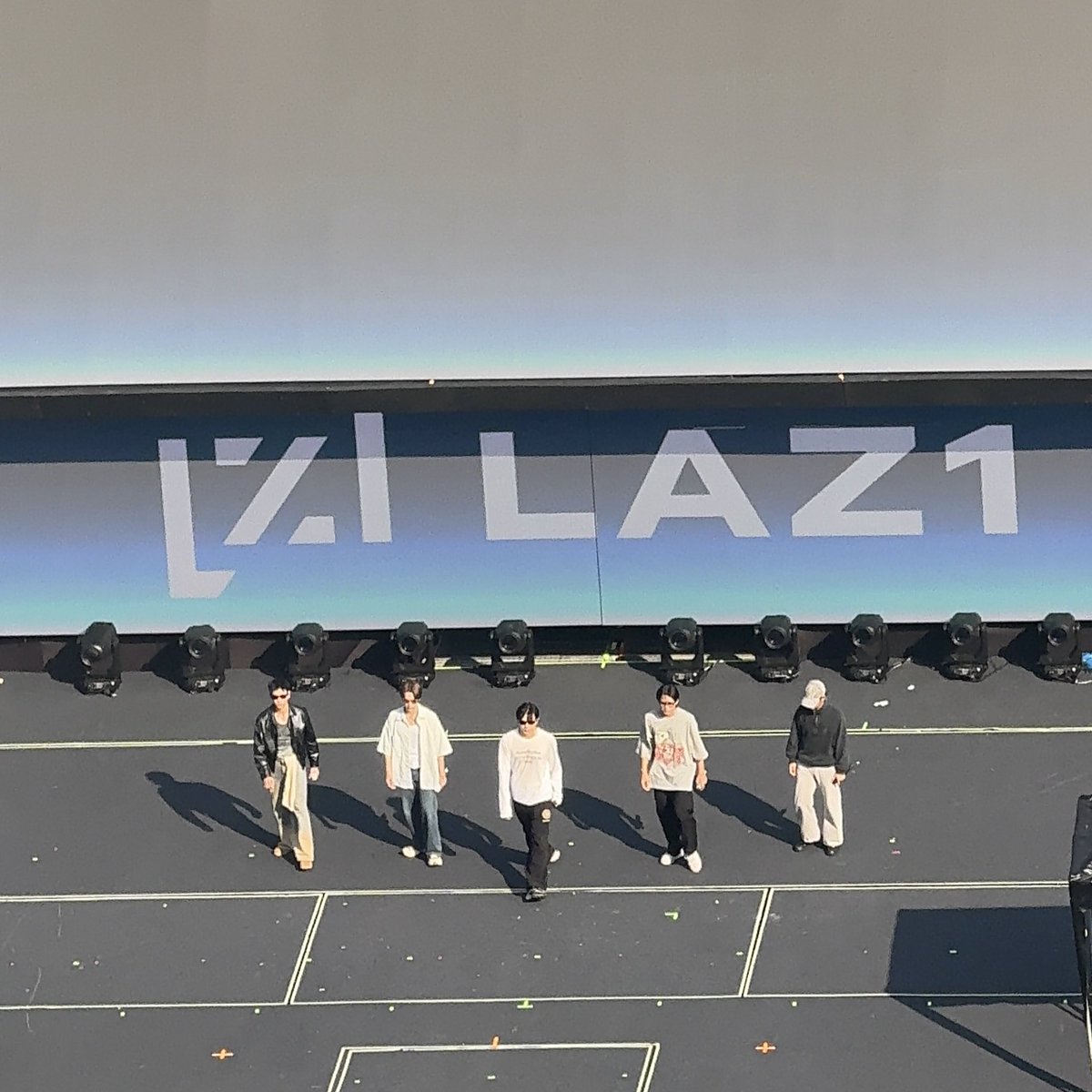 phum_xti's tweet photo. หลังจบคอนนี้ เราอยากให้ชีแสงทุกคน มาเล่าความรู้สึกที่ได้เห็น Laz1 บนเวทีอีกครั้ง
#LAZ1xICONSIAM 
#Laz1 https://t.co/A3JtZA4x9R