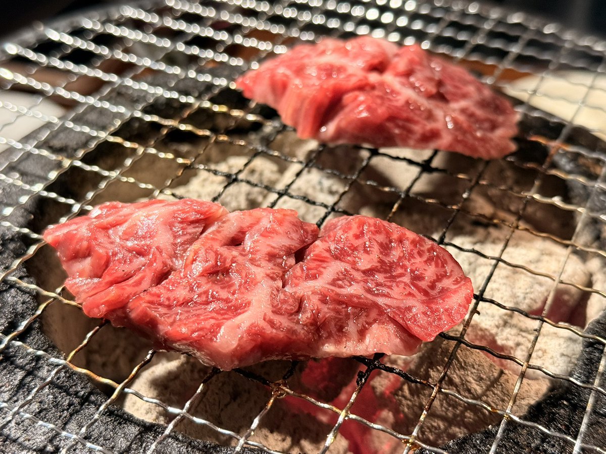 neo036's tweet photo. 毎年恒例、歳末の贅沢飲み
焼肉 ニューひうち https://t.co/YYI60mREiT