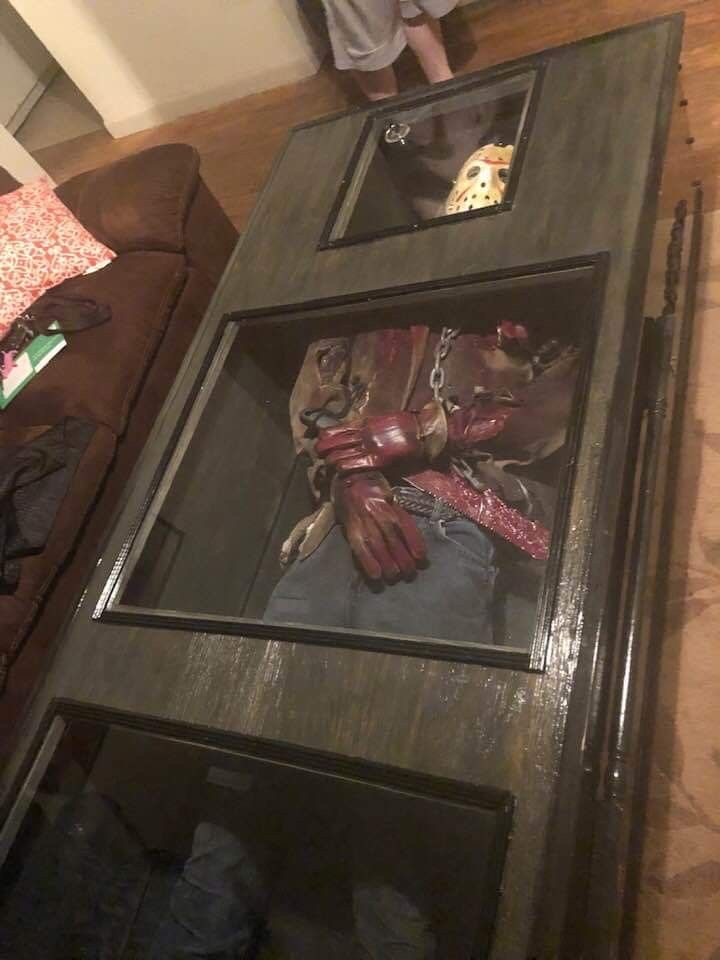 xynifyy's tweet image. This a dope ass coffee table