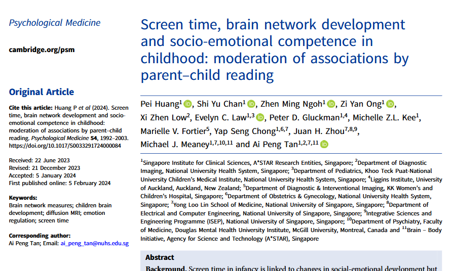 🚨 Estudio señala que el tiempo de pantalla en la infancia afecta el desarrollo emocional y cognitivo. La lectura entre padres e hijos ayuda a mitigar estos efectos negativos.

Paper: doi.org/10.1017/S00332…