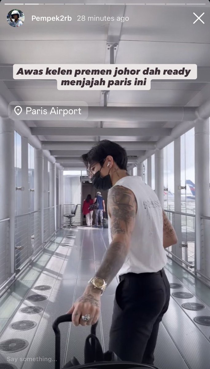 rahasiyyaa's tweet image. Jalan jalan sama adrian….