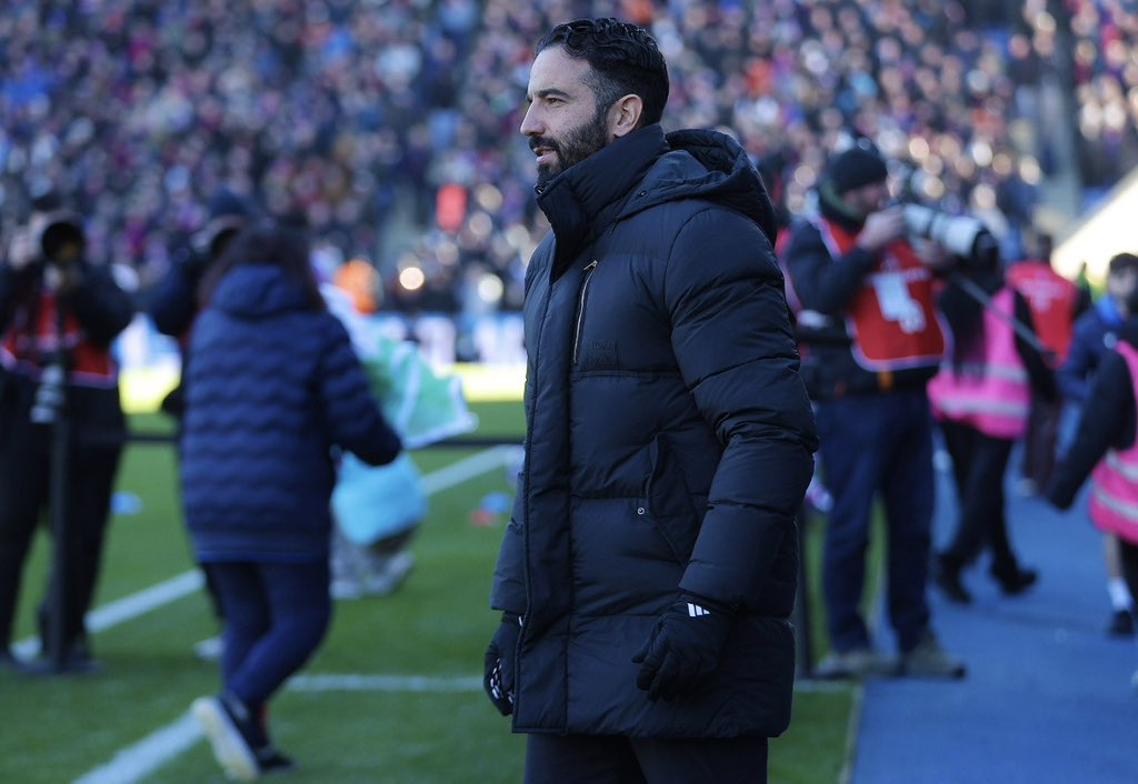 centredevils's tweet image. 🚨🚨🎙️| Rúben Amorim: "The principles, if you play with the back three or a back four, it’s the same.

"The rules of who is pressing, who makes the second line, all these things are the same with three in the back or four in the back.

"But I think the difference is to have time…