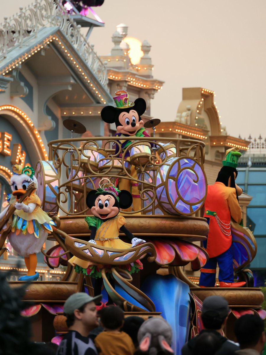 manabu_m1970's tweet photo. Friendtastic!
#disney 
#ディズニー
#hongkongdisneyland 
#香港ディズニーランド 
#fiendtastic https://t.co/ga7DLzHl11