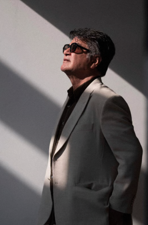 arthursgadelha's tweet image. Jafar Panahi sobre o humor em Foi Apenas um Acidente: "Em qualquer lugar em que você esteja e em qualquer situação em que viva, mesmo em momentos de tristeza, haverá momentos em que você vai sorrir. Quando essa é a realidade da vida, isso também precisa se refletir nos filmes.…