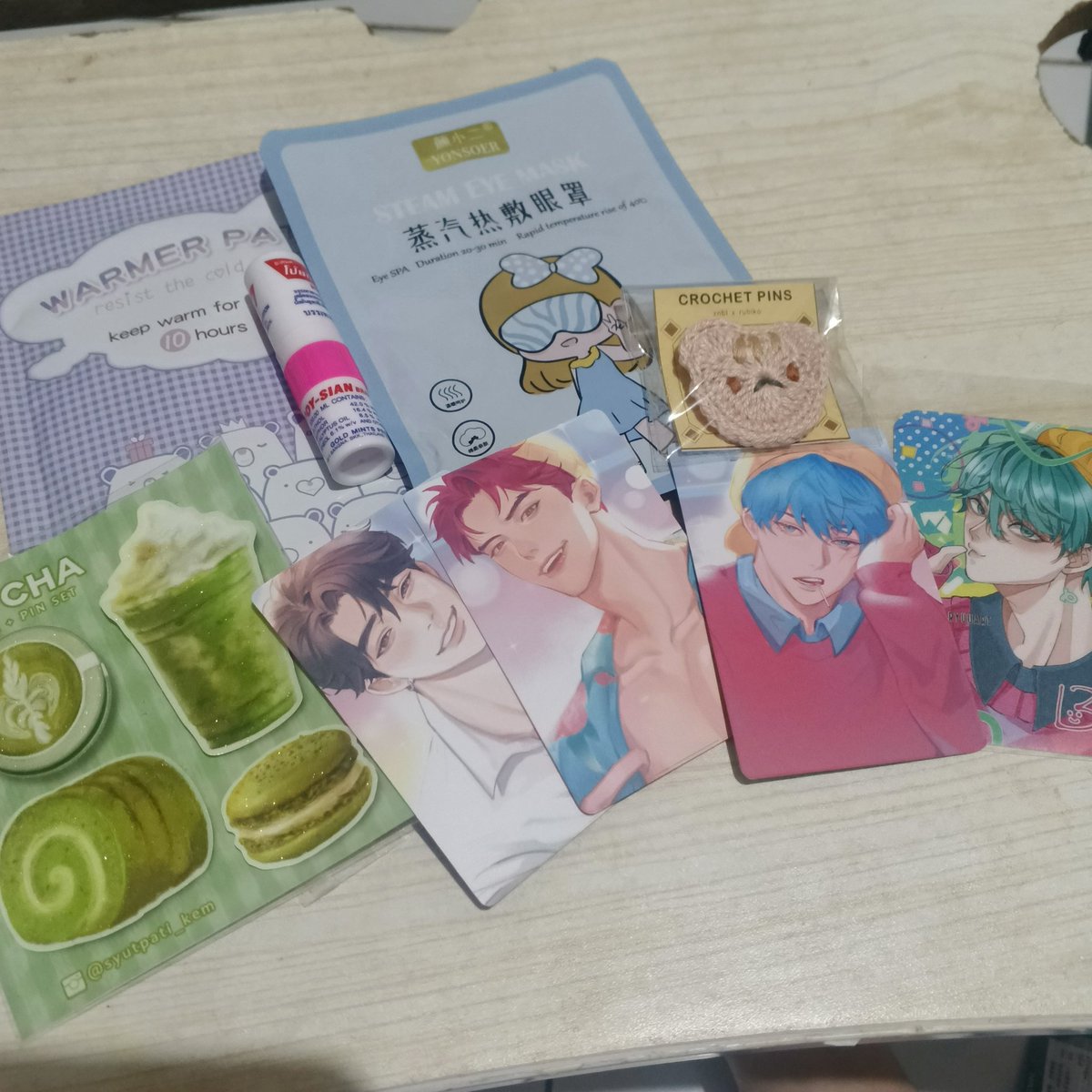cosmatsu loots! 

(Yeah, the saja boys blind bags...i bought 3 just to get baby saja, only to pull him in one go HAHAHAHA now i got extra jinu and abby)

Artists:
Matcha set: syutpati_kem
Saja Boys set: <a href="/HA_ZHE_/">HAZHE</a> 
Baby Saja pc: @kiryuuart