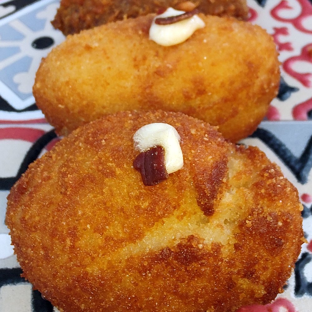 SierraNortecom's tweet image. Es el Día Internacional de las Croquetas😋 ¿Las has probado en algún restaurante de la Sierra Norte de Madrid? SierraNorte.com/guias/restaura…

#croquetas #comida #comer #restaurante #gourmet #ElMejorEstiloDeVida #sierrademadrid #MadRural #SierraNorteMadrid #SierraNorteDeMadrid #madrid