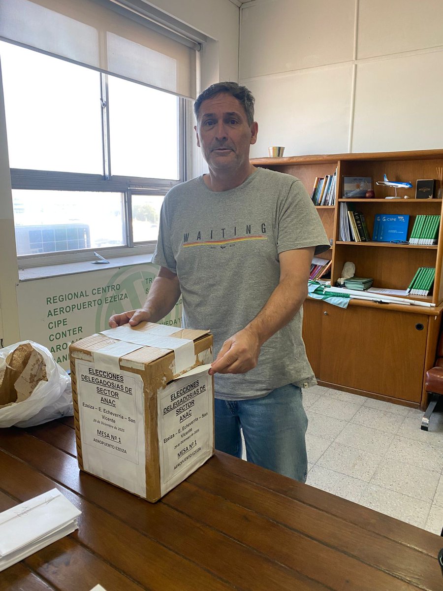BelelliMarcelo's tweet photo. 🗳 Participe de las elecciones de delegados/as de ATE-ANAC en el #Aeropuerto #Ezeiza.

Unidad, solidaridad y organización para resistir a #Milei.

#ATEANACInformATE 

@ATE_ANAC
@ANACargentina

👇Mira el informe ✈️
https://t.co/v8LDDeeeCR https://t.co/m9hKIhW2OX