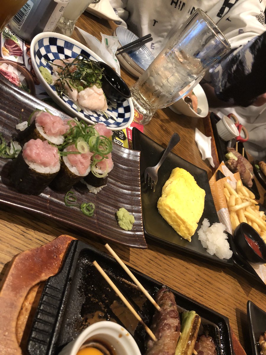 Ryobe_PsRua's tweet photo. あぁ年末って感じの27~29日の怒涛の3日連続🍻
パチンコする金を飲みに回してるから実質勝ち https://t.co/A19h72qvtD