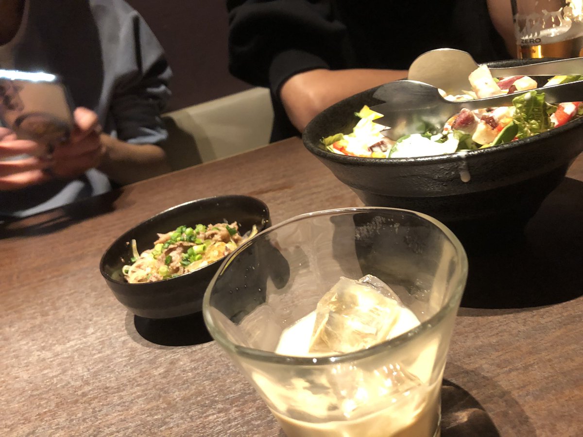 Ryobe_PsRua's tweet photo. あぁ年末って感じの27~29日の怒涛の3日連続🍻
パチンコする金を飲みに回してるから実質勝ち https://t.co/A19h72qvtD