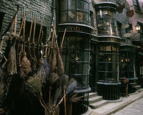 TheDailyHPotter's tweet image. Diagon Alley 🙌🏻