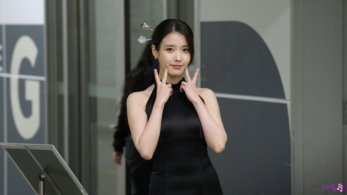 sungjuno2's tweet photo. [4K]251230 MBC연기대상 아이유 퇴근길 직캠 by 오스칼

🔗https://t.co/KfENI4aj8G

#IU #아이유 https://t.co/3Tp9yLh75k